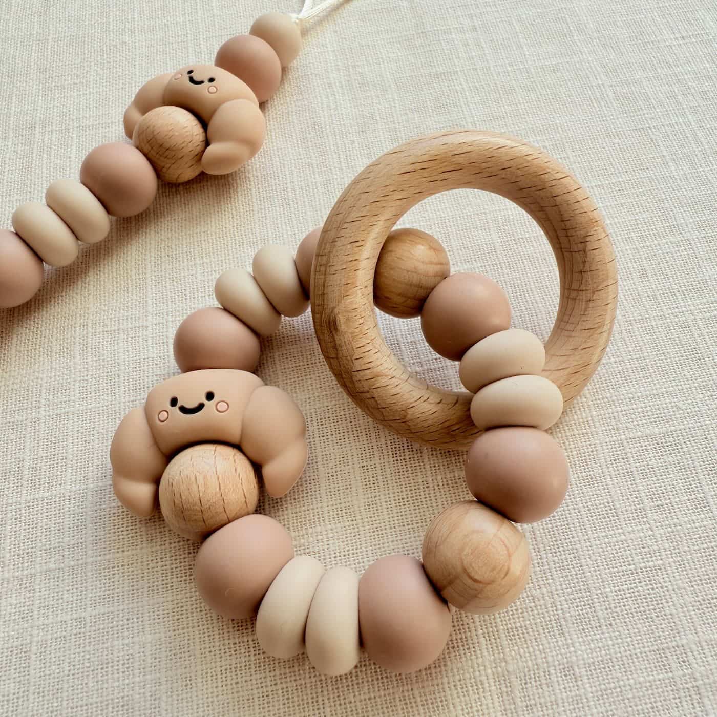 Bijtring | Croissant 4 bijtring_speenkoord croissant mokka