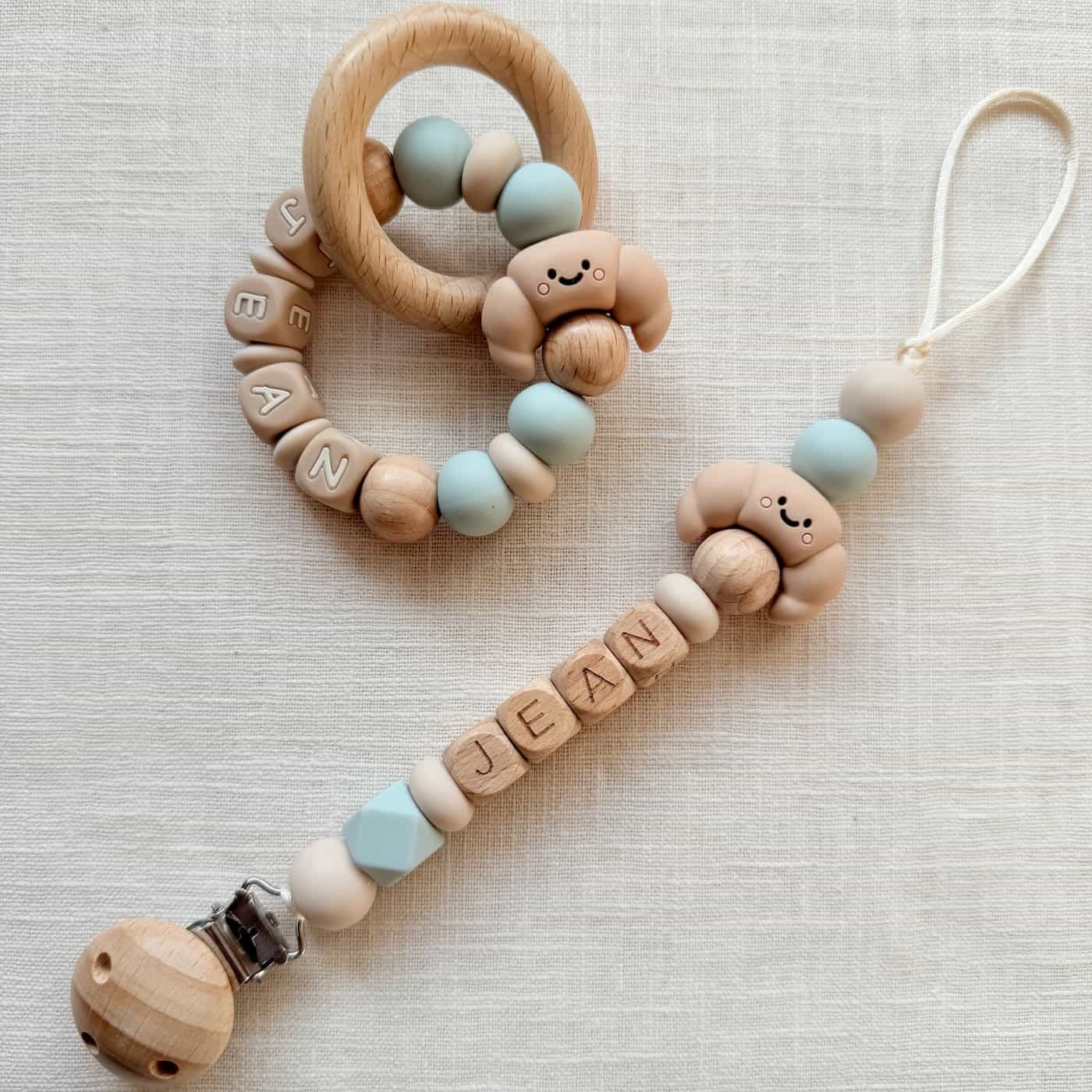 Speenkoord met naam | Croissant 4 bijtring/speenkoord met aam croissant blauw